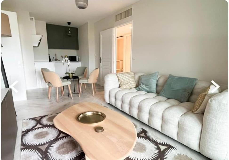Beautiful Apartment Design Next To The Sea อองทีบส์ ภายนอก รูปภาพ