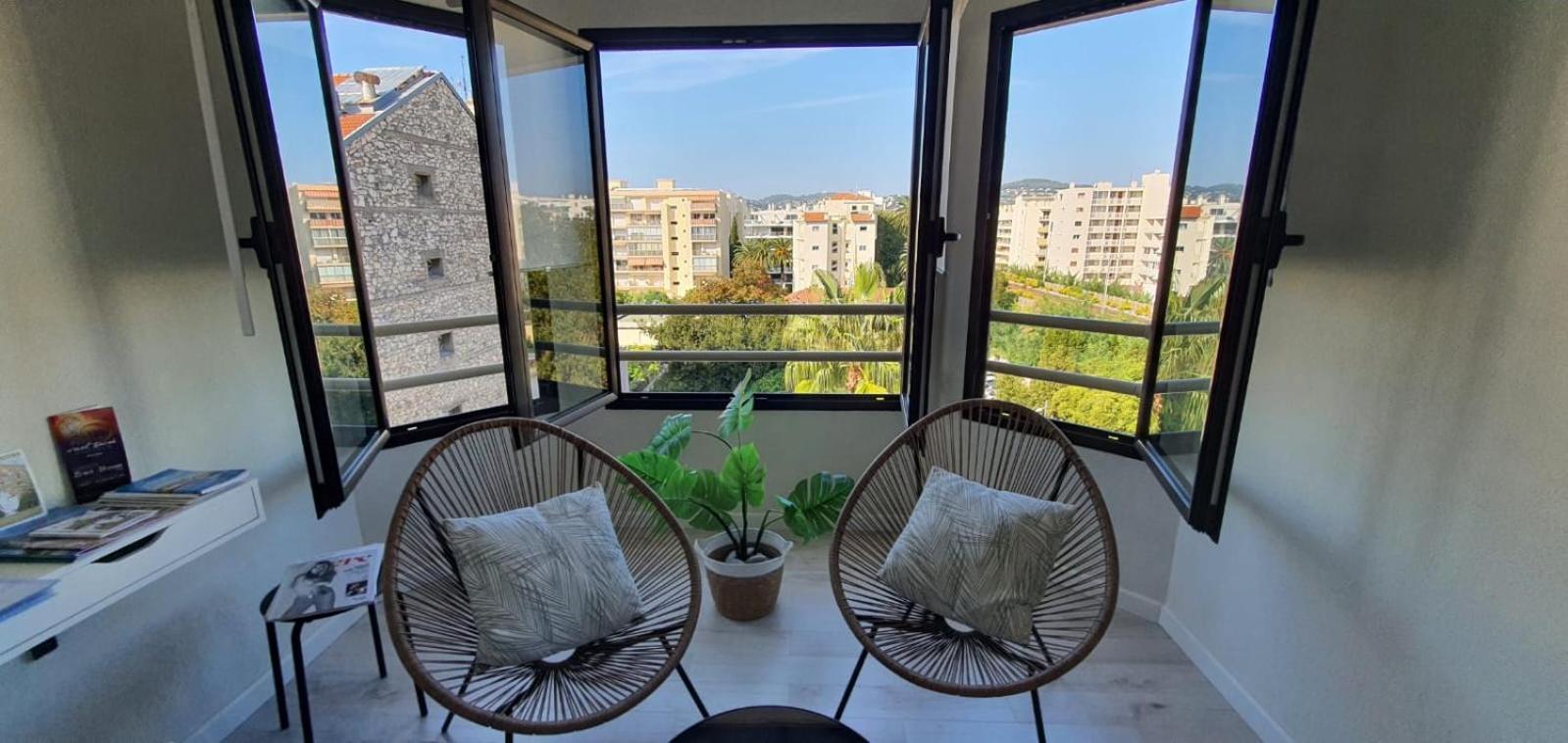 Beautiful Apartment Design Next To The Sea อองทีบส์ ภายนอก รูปภาพ