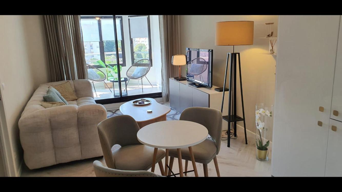 Beautiful Apartment Design Next To The Sea อองทีบส์ ภายนอก รูปภาพ